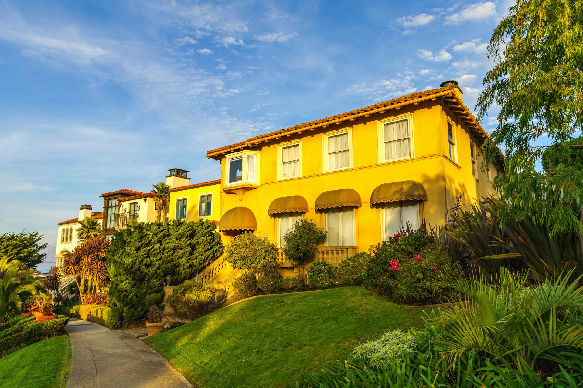 Luxury villa exterior freshly painted – White Rose Painting Auckland